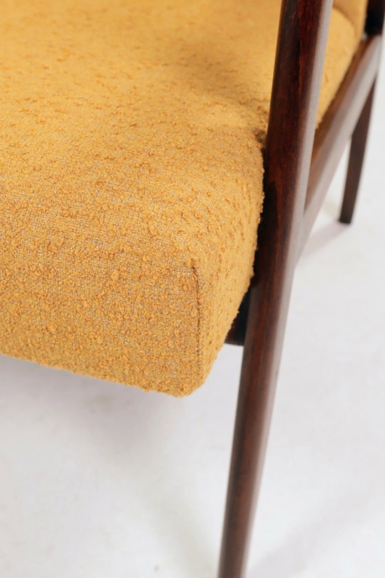 Image 1 of Paar moderne Lounge-Sessel, gelb-senffarbenes Bouclé, 1970