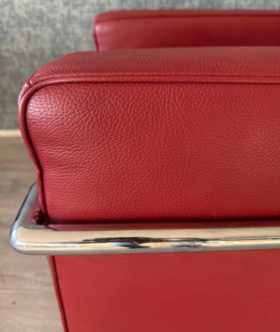 Image 1 of 6 vintage LC2 Le Corbusier stoelen in rood leer, Italië, jaren 80