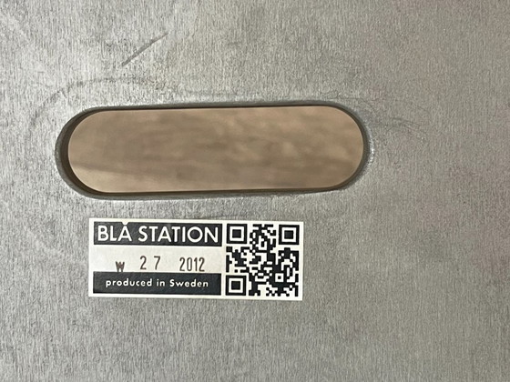 Blå Station Bimbo Stool – Grey Wood | Osko + Deichmann (photo 4 of 5)