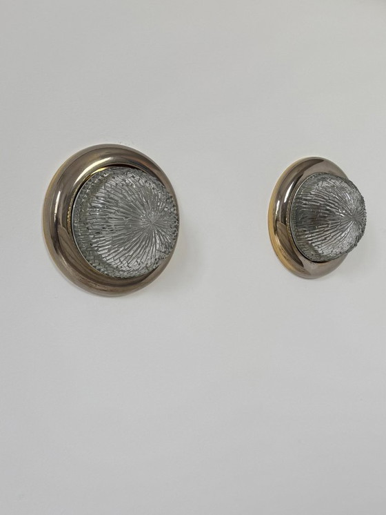 Image 1 of Coppia di applique da parete vintage, ottone e vetro convesso pressato modellato, Francia, 1960