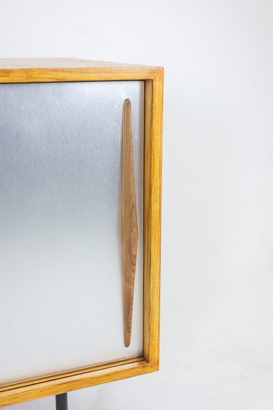 Image 1 of Aparador bajo de fresno con puertas correderas, años 60