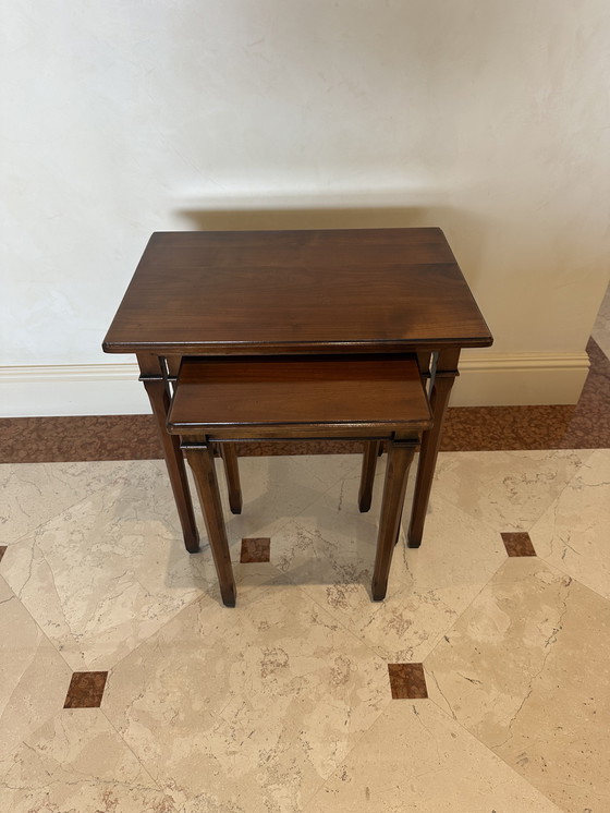 Image 1 of 3 petites tables gigognes en bois sculpté