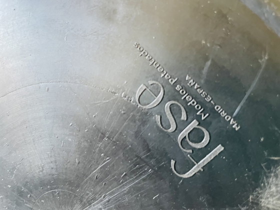 Image 1 of Modernistische spanische Schreibtischlampe aus rotem Metall Boomerang 2000 von Fase 1960s