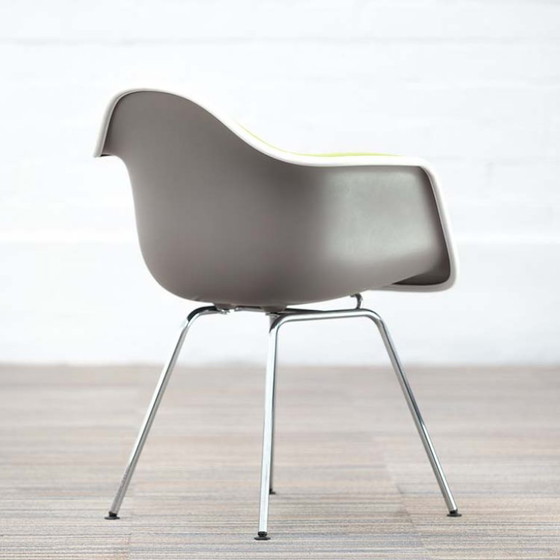 Image 1 of Vitra Eames Plastic Armchair Dax Stoel