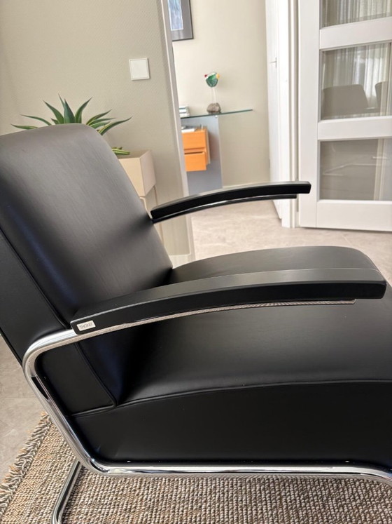 Due Poltrone S411 in pelle, Thonet, Legno, Nero (foto 5 di 12)