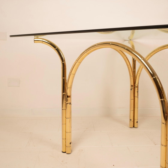 Table de salle à manger italienne méditerranéenne en acier plaqué laiton effet bambou et plateau en verre (photo 14 of 21)