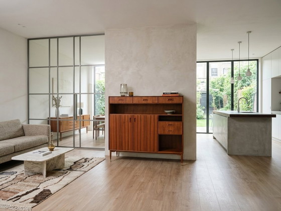 Image 1 of Haut-plat italien en teck des années 1960, restauré avec des pieds en laiton