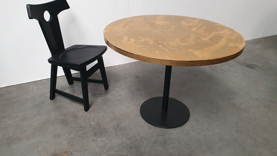 Image 1 of Messing patiniert Tisch rund wabi sabi Gusseisen Basis Pedrali