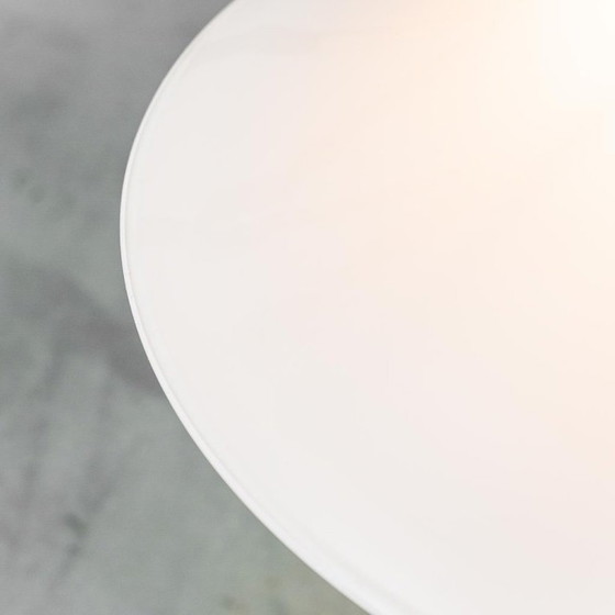 Image 1 of LAMPADA A SOSPENSIONE IN VETRO BIANCO ANNI ’70 VINTAGE MODERNARIATO