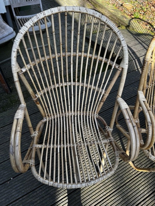 4 Vieilles chaises en rotin pour le jardin ou la véranda