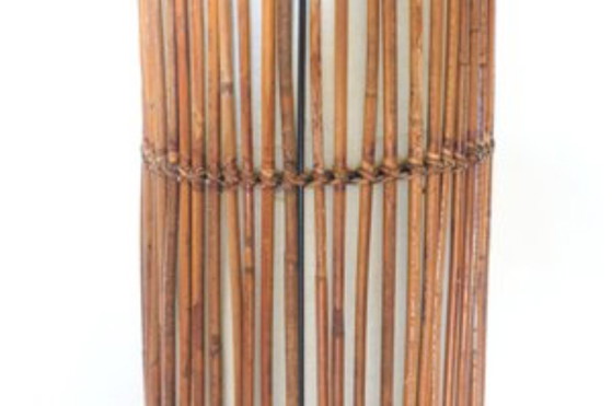 Image 1 of Lampadaire en rotin du milieu du siècle, dans le style de Louis Sognot, années 1960 Support pour plantes fait main en bambou nat