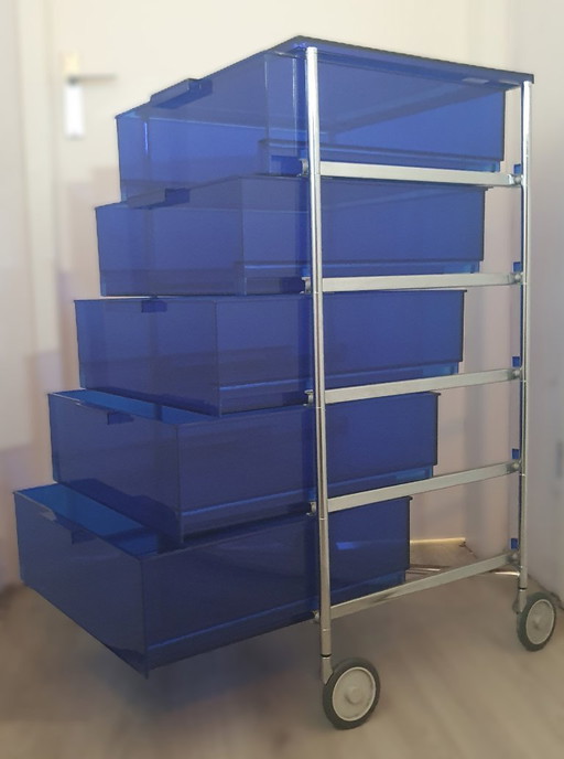 Original Kartell Mobil 5 Ladenblok (Cobalt Blauw) Antonio Citterio in Showroomstaat