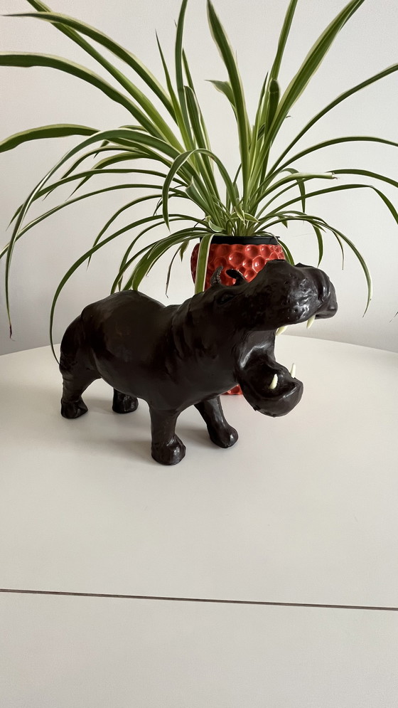 Image 1 of Set di due statue di animali vintage in pelle - Ippopotamo e Rinoceronte - nello stile di Omersa