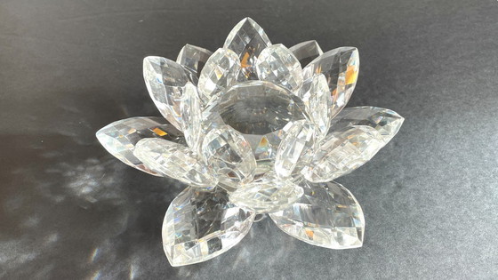 Image 1 of FLOWER Paperweight in Chiselled Crystal