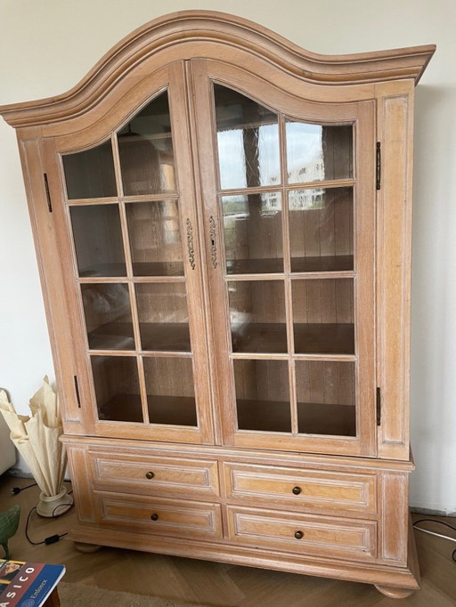 Mulleman china cabinet with coffee table