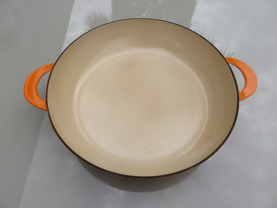 Image 1 of Cocotte "Le Creuset" Frankrijk, oranje geëmailleerd gietijzer, diameter 30cm