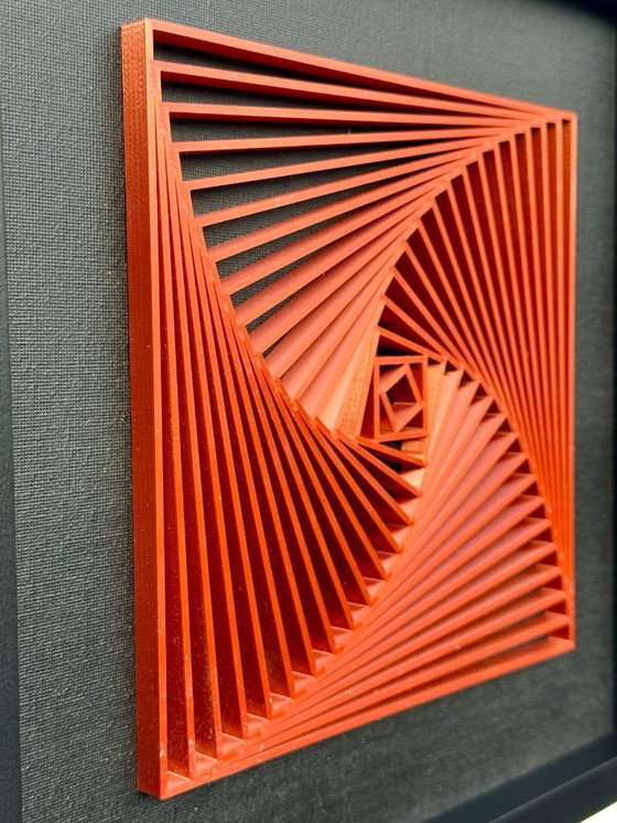 Image 1 of 3D-gedrucktes geometrisches Spiralkunstwerk – Seiden-PLA auf Leinwand – Gerahmte, limitierte Auflage (2026)