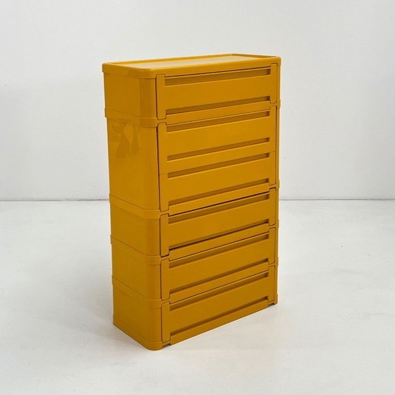 Cómoda amarilla de 6 cajones, modelo 4964, diseñada por Olaf Von Bohr para Kartell en la década de 1970. (photo 3 of 9)