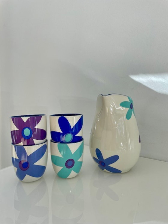 Image 1 of Brocca con 4 tazze – Design floreale e smalto blu
