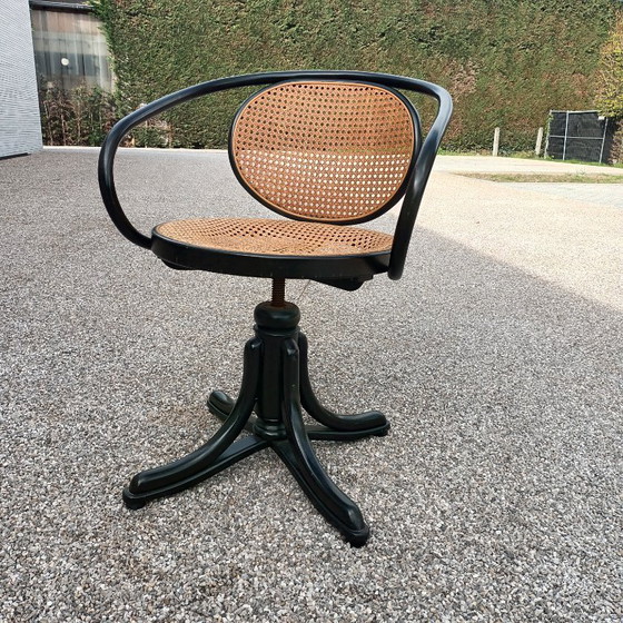 Image 1 of Thonet Bürostuhl, gebogenes Holz – Rückenlehne und Sitzfläche aus Schilf