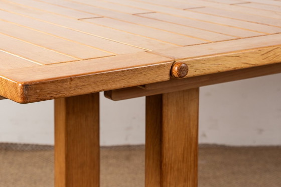 Image 1 of Gran mesa de comedor extensible de roble macizo, diseñada por Guillermo y Chambron en 1960.
