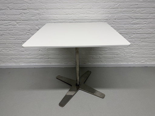 Bürotisch mit verchromtem Kreuzfuß – 75 x 75 x 71 cm