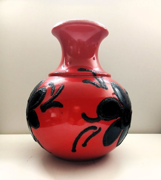 BAY West German Pottery vase model 6625, orange-red with black fat lava decor 1960, Bay Keramik, Ceramic (photo 4 of 6)