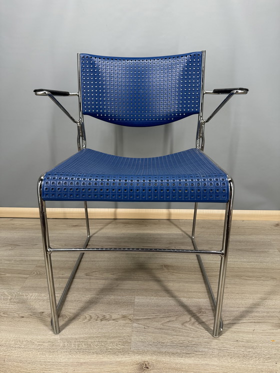 Image 1 of Silla de diseño azul con estructura cromada