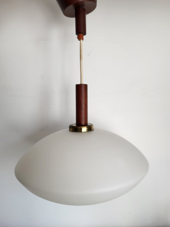 Image 1 of Lampada a sospensione vintage in vetro opalino, stile scandinavo, teak, anni '60