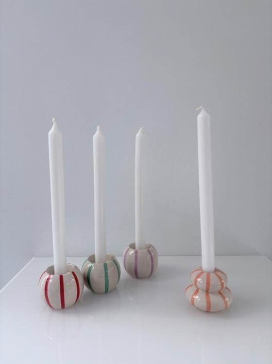 Set di 4 portacandele in ceramica con strisce colorate, Crema, Modern (foto 6 di 12)