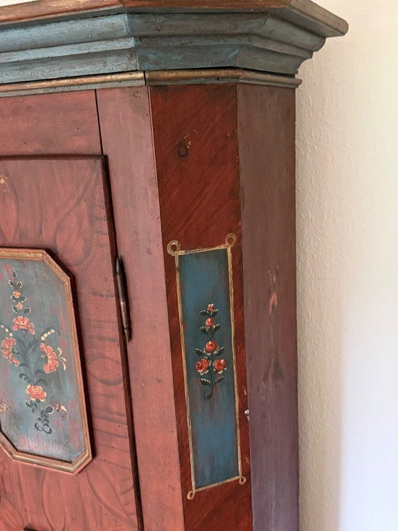 Image 1 of schöner alter Bauernschrank, bemalt und innen ausgepolstert