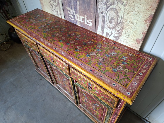 Image 1 of Handgeschilderde oosters dressoir commode, slaapkamer meubel afm: 139x39cm en 90cm hoog.