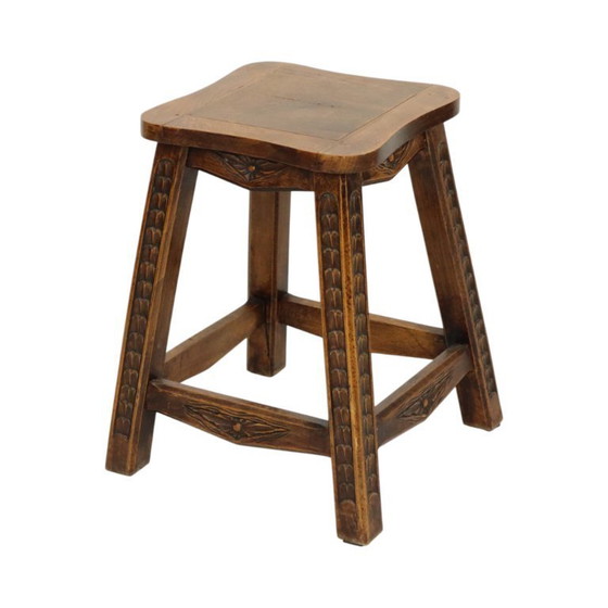 Image 1 of Charakteristischer Hocker aus Massivholz