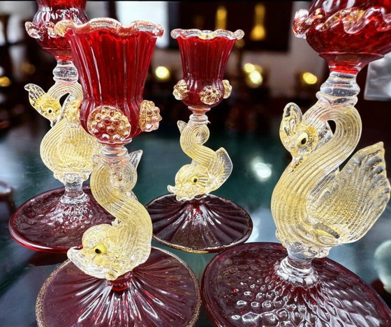 Image 1 of Murano - "Künstlerische Muranoglas-Kerzenhalter - Goldener Fisch und Rubinbecher (4er Set)