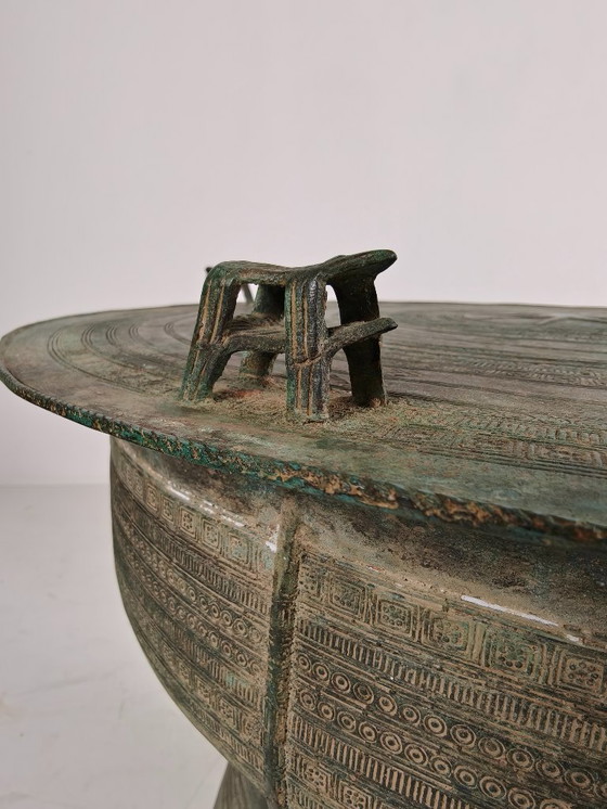 Image 1 of Grand tambour de pluie en bronze d'Asie du Sud-Est (vendu séparément)