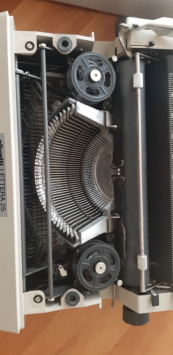 Image 1 of Typewriter with case Olivetti Lettera 25