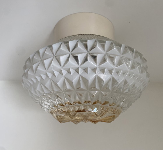 Image 1 of Lampada da soffitto vintage Glashütte Limburg. Anni '60/'70 con paralume in vetro ambrato.