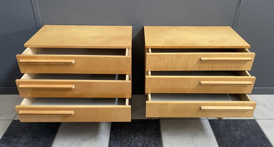 Image 1 of Ensemble de 2 tables de chevet en bois blond des années 1960