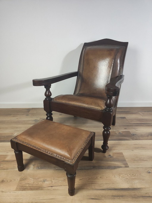 Antieke kasteelfauteuil/schouderstoel inclusief krukje – Leather