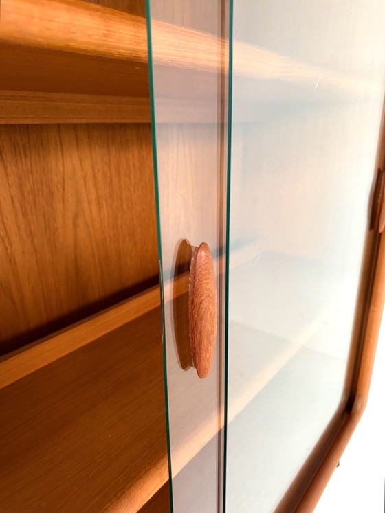 Vitrine vintage illuminée en teck, Dyrlund ‘80, Bois, Verre, Marron (photo 7 sur 15)