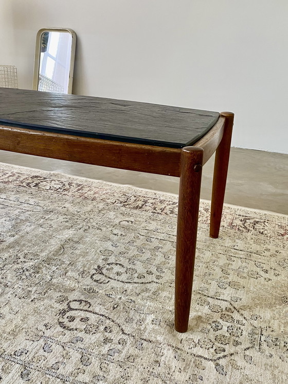 Image 1 of Mesa de centro de diseño con pizarrasMagnus Olesen,Dinamarca, 1960