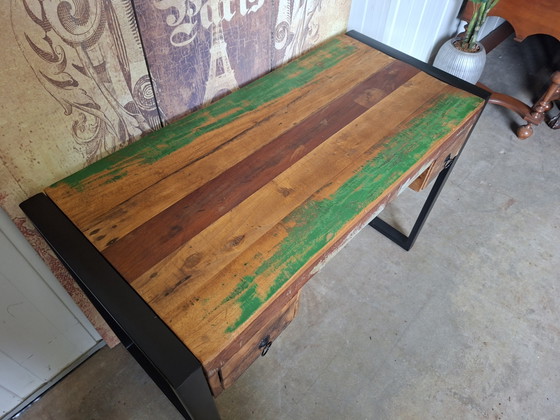 Image 1 of Bunter Schreibtisch aus Altholz, Maße 110 x 50 cm und 78 cm hoch.