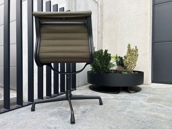 Image 1 of Vitra Eames EA104 Ledersessel