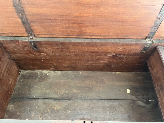 Image 1 of Cofre javanés antiguo con herrajes de cobre