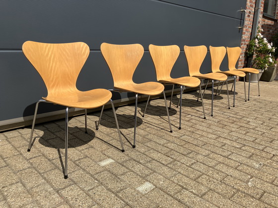 Image 1 of Fritz Hansen series 7 Butterfly chairs natural wood 1988