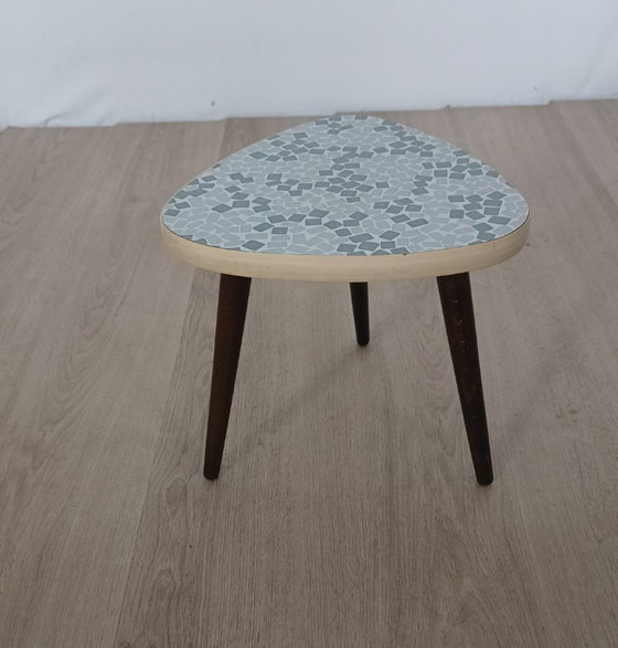 Table d'appoint des années 1950 avec plateau en Formica – Tables d'appoint, Plastic, Wood (photo 6 of 8)
