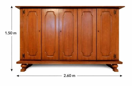 Image 1 of Klassieke massief walnotenhouten kast