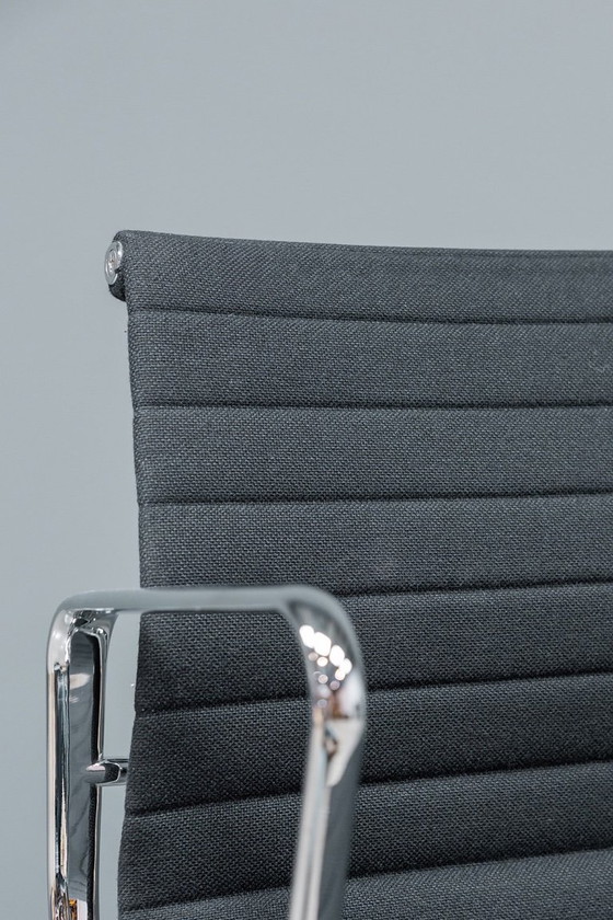 Image 1 of Silla de reunión Eames EA107, 20x
