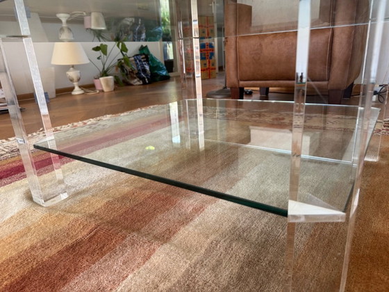 Image 1 of Table basse élégante en verre avec pieds en plexiglas