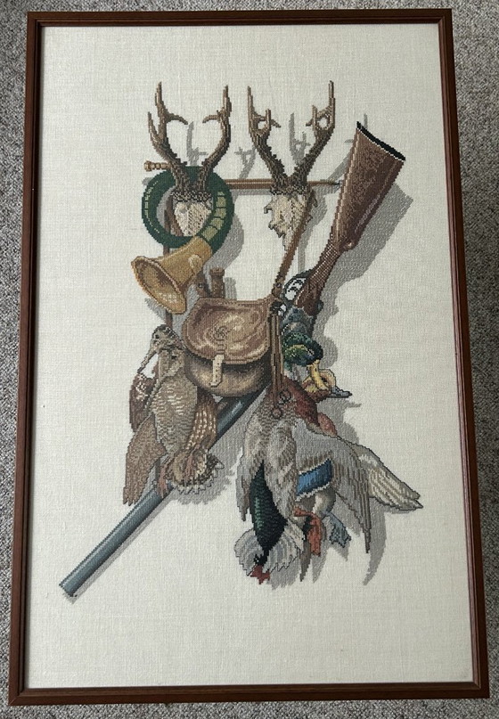 Image 1 of Met glas ingelijst borduurwerk met jachttafereel